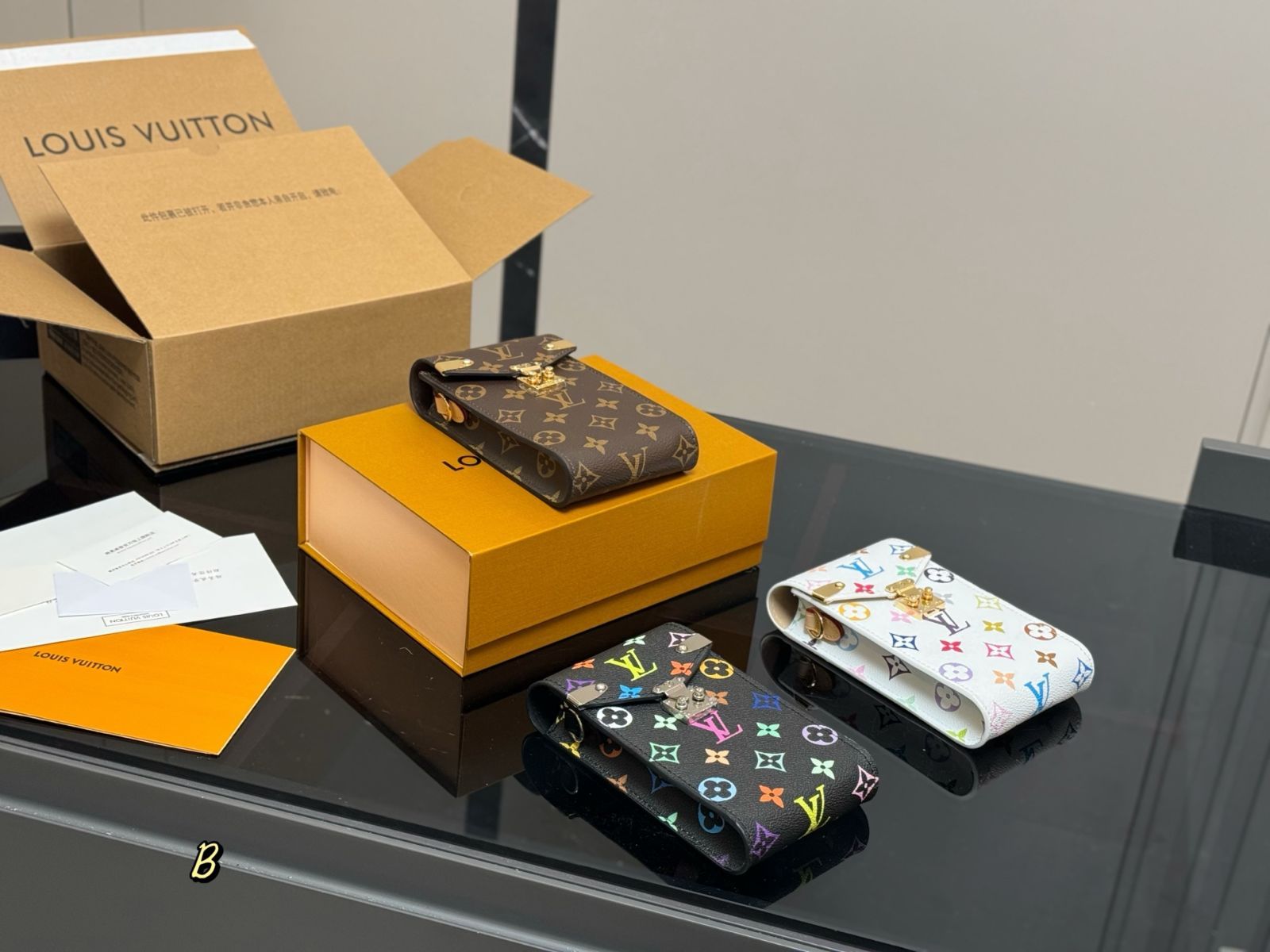 今日 LV Metis Phone Pouch エルヴィ メティス フォンポーチ