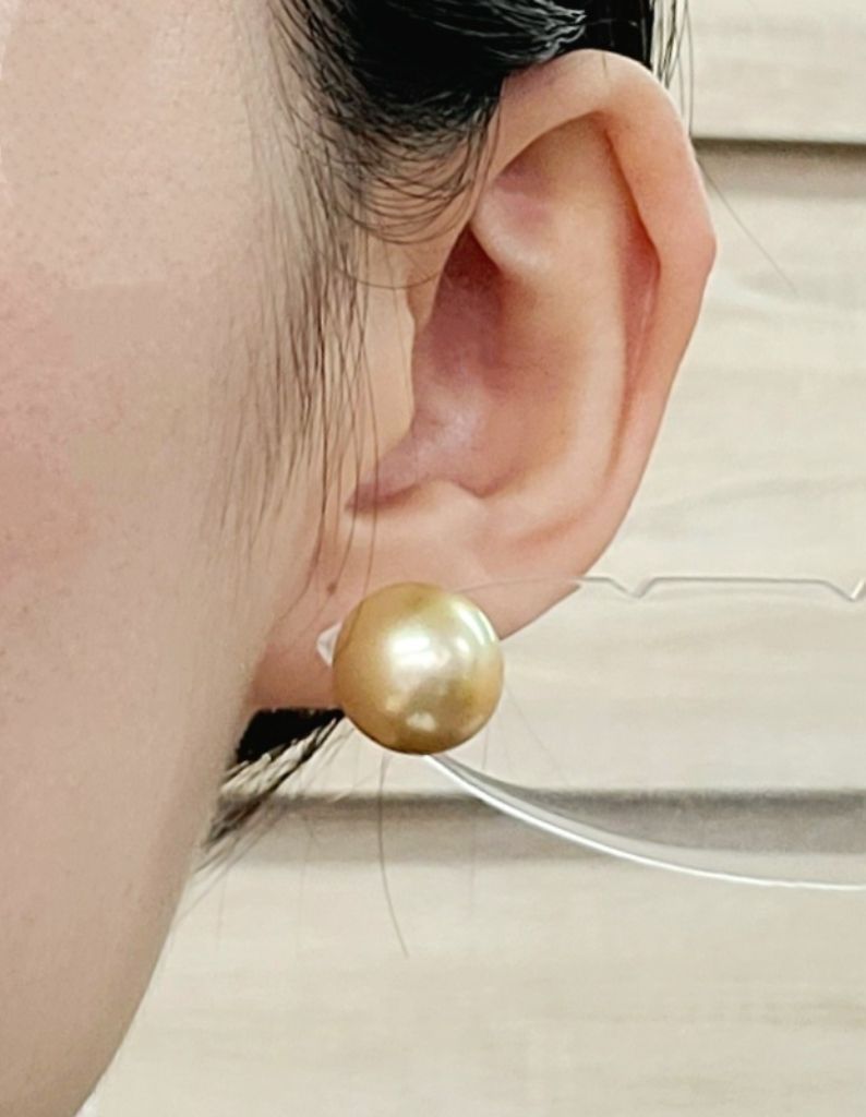 激安！12.5mm 南洋真珠 ゴールデンパール K18 WG ピアス 鑑別書 - メルカリ