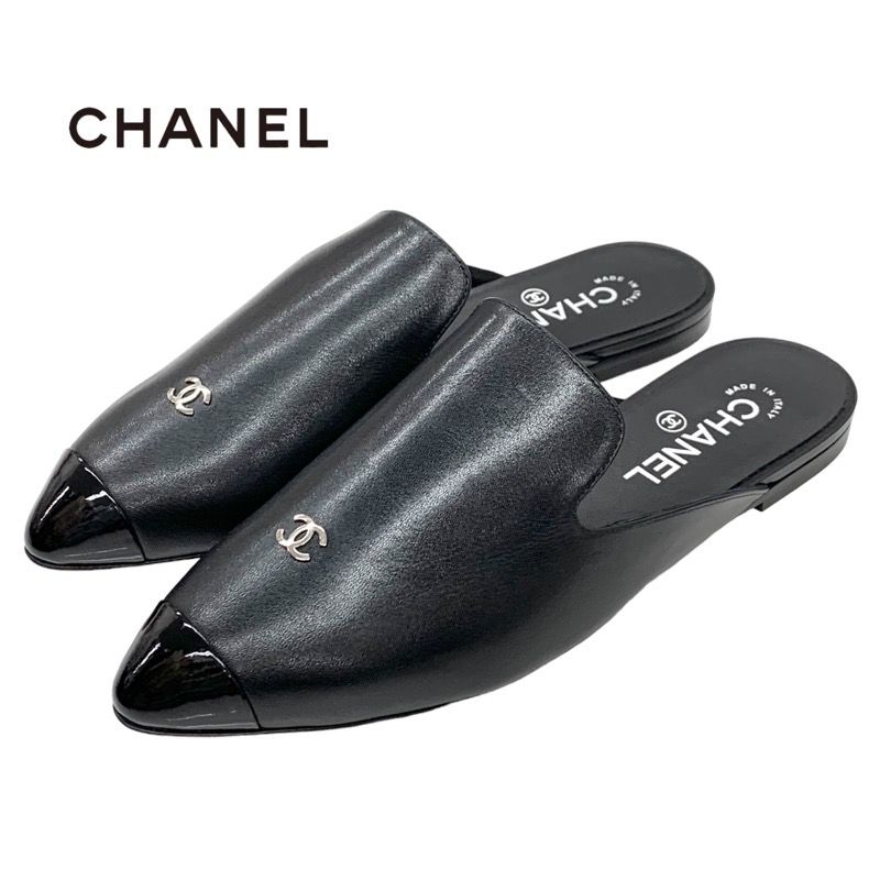 シャネル CHANEL サンダル 靴 シューズ レザー パテント ブラック 黒 シルバー 未使用 フラットサンダル スリッパサンダル ココマーク