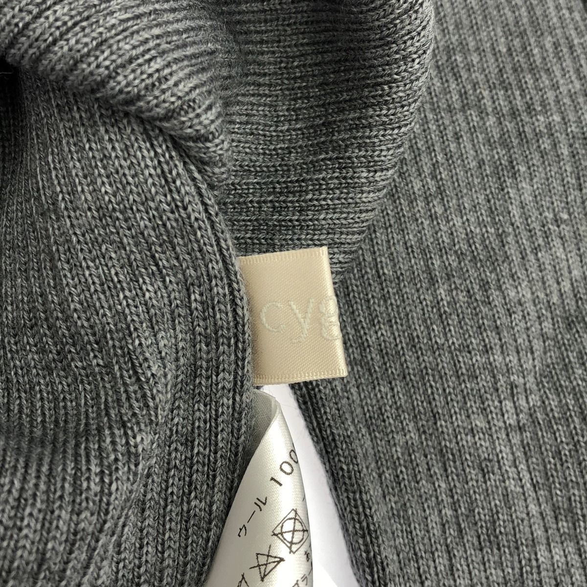 Cygne シーニュネックフリルリブタートルニット Kuu-chan gray Cygne シーニュネックフリルリブタートルニット Kuu-chan gray