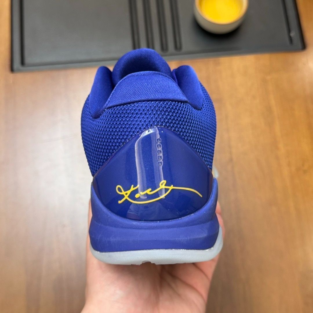 Kobe 5 Protro スケルトンデザインシューズ 箱付、鑑定書付 Kobe 5 Protro スケルトンデザインシューズ 箱付、鑑定書付