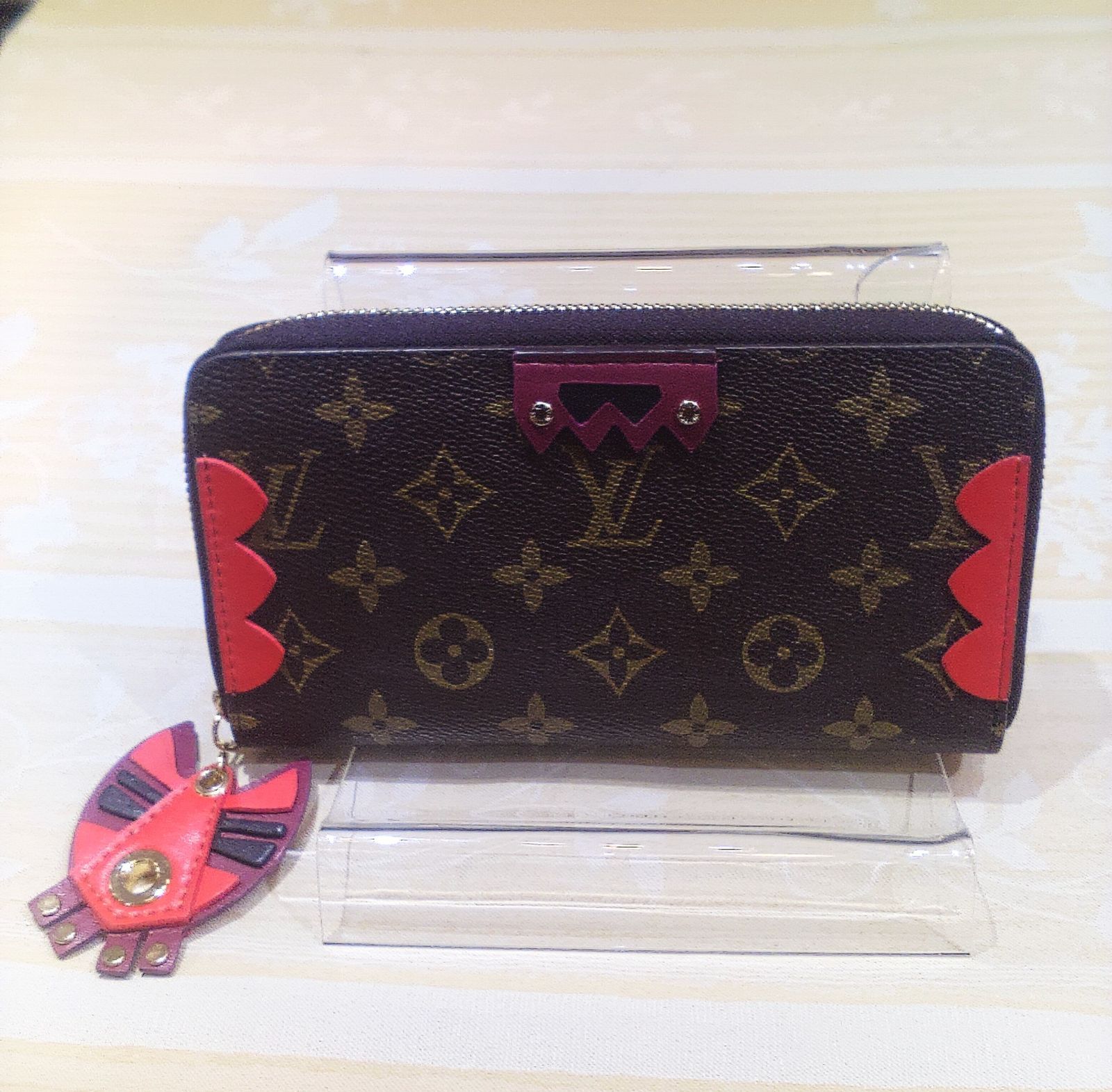 モノグラム トーテム ジッピーウォレット ラウンドファスナー LOUISVUITTON トーテム ジッピーウォレット ラウンドファスナー