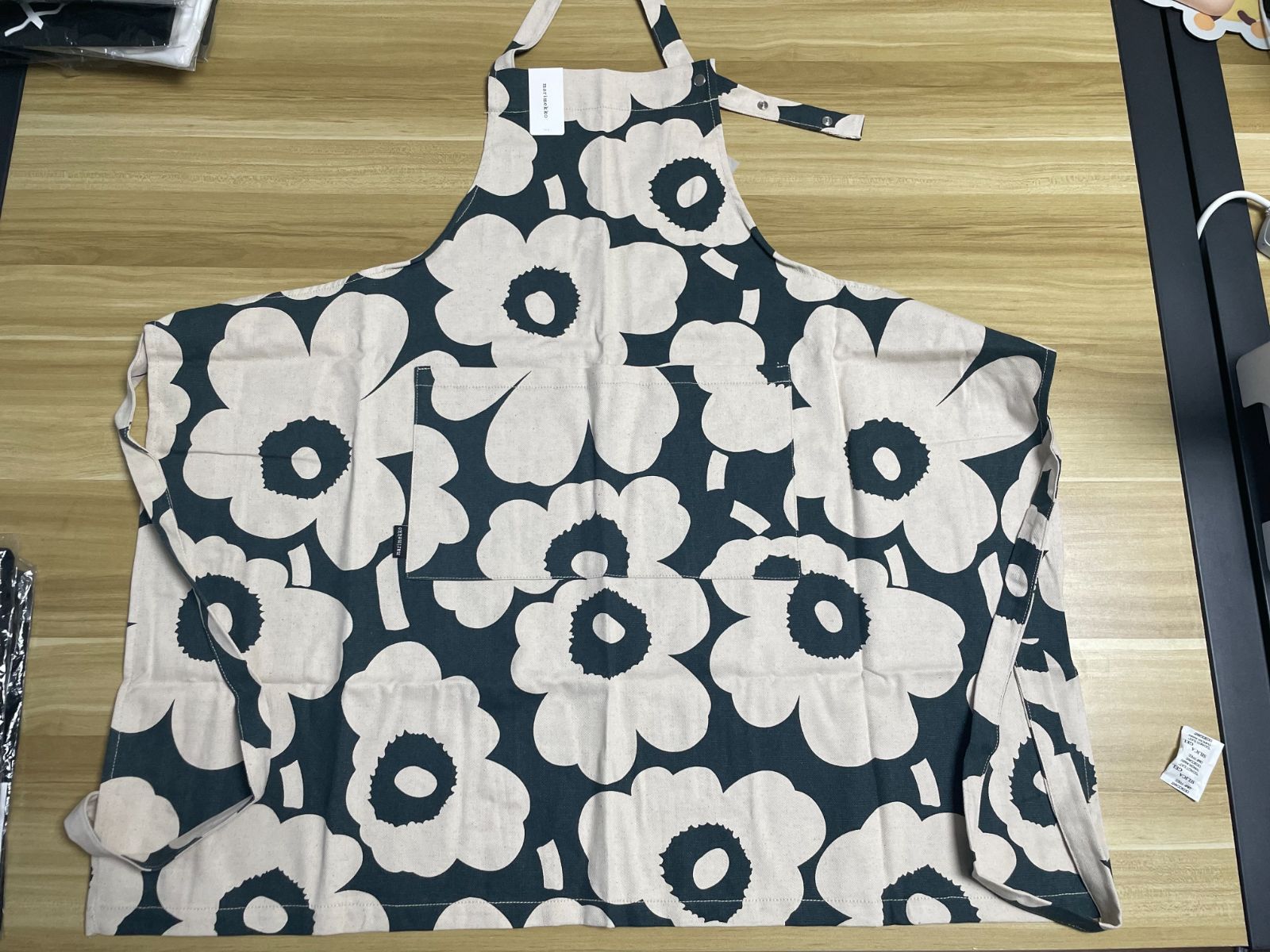 新品未使用 マリメッコ 綿麻ウニッコエプロンMarimekko エプロン ウニッコ 生成り ダークグリーン