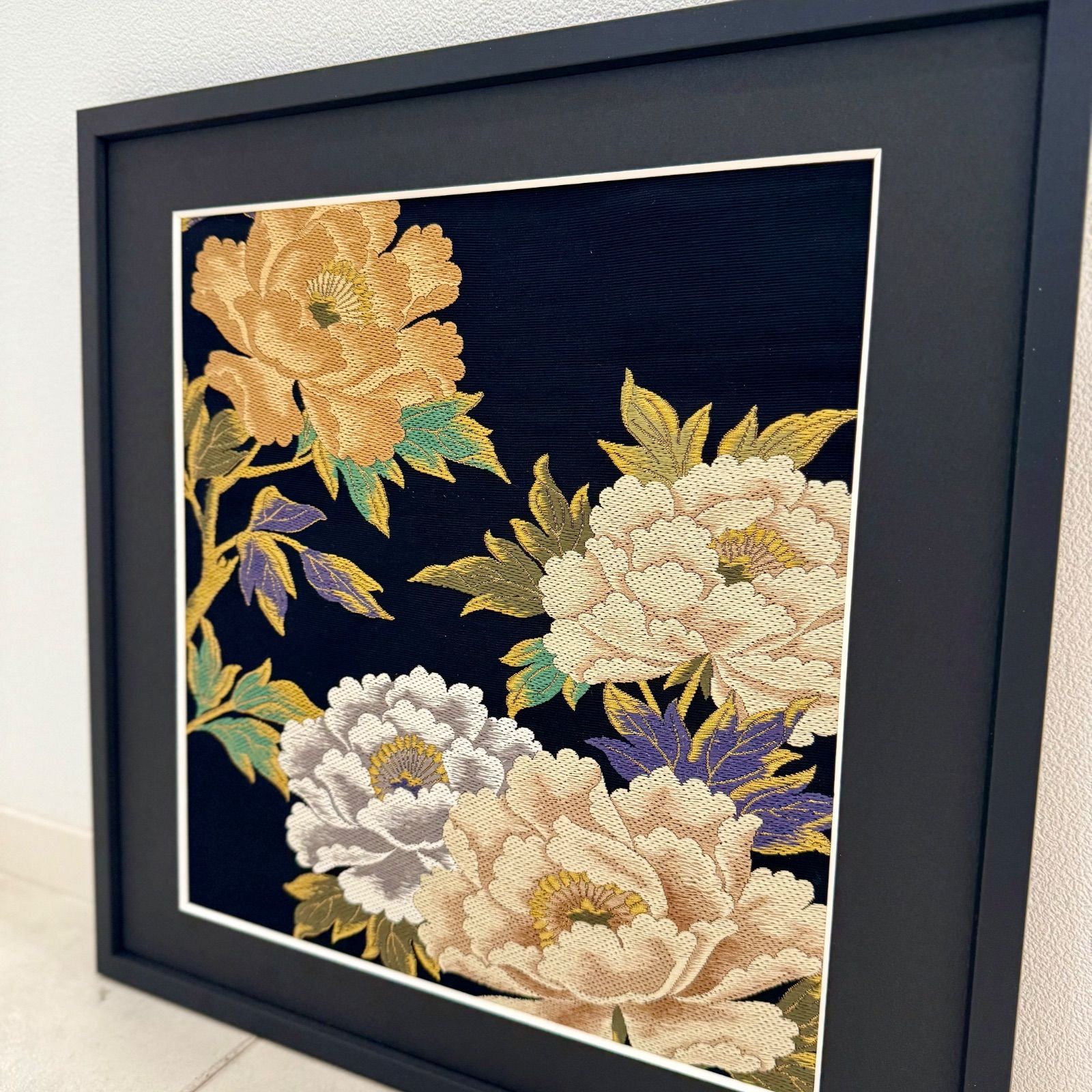 京都帯屋さん フレーム入りシルク織物アート 枝付牡丹柄