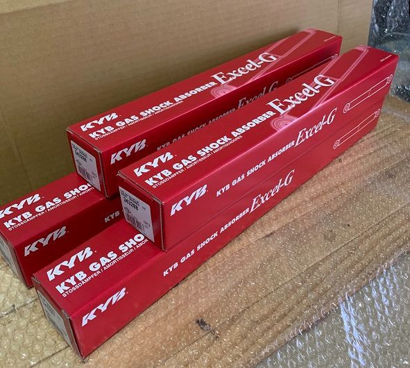 KYBカヤバ ショック ジムニーJB23W/JB33W/JB43W 1台分 新品 純正