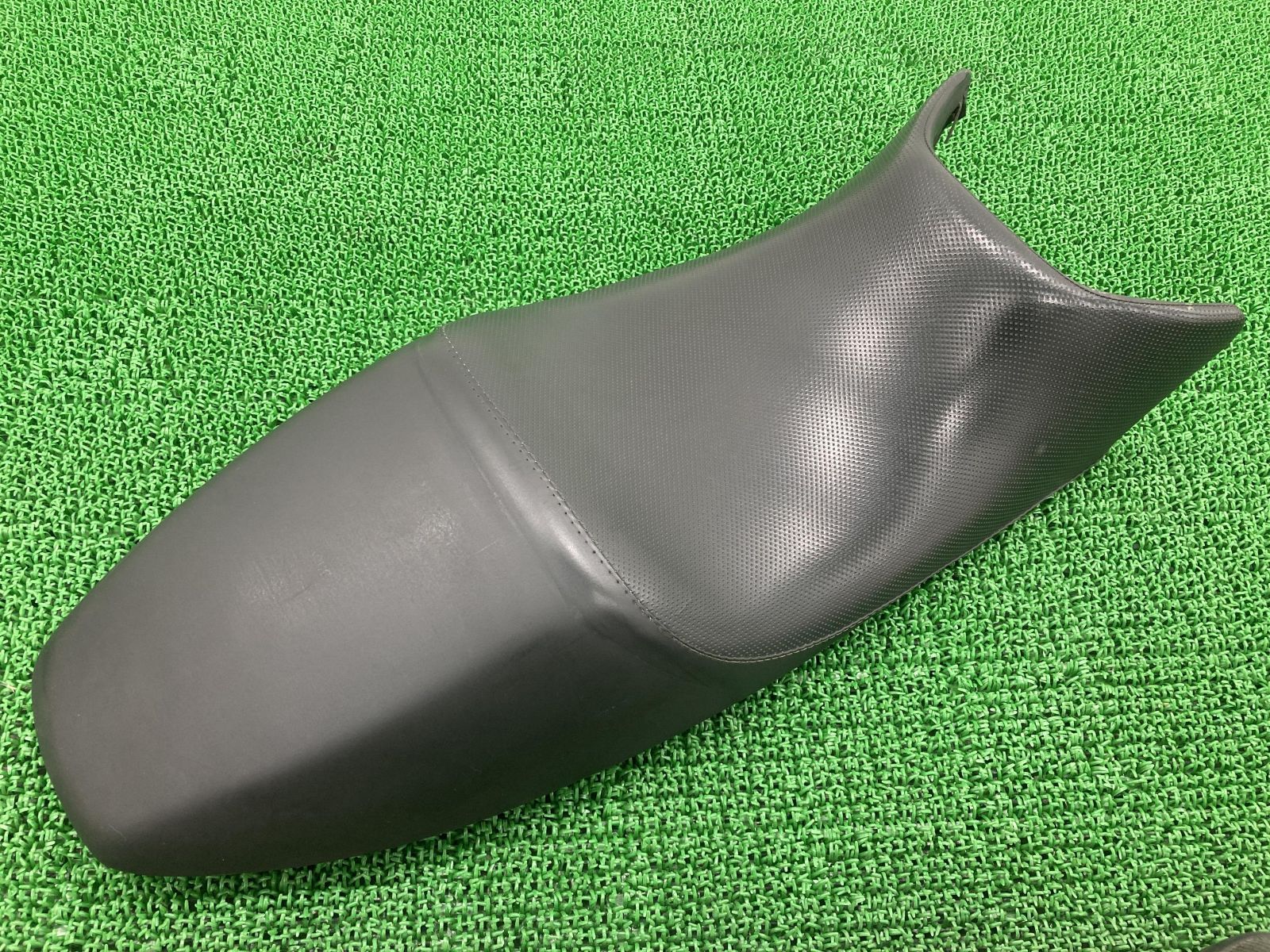 モンスター900 シート 595.1.026.1A ドゥカティ 純正 中古 バイク 部品
