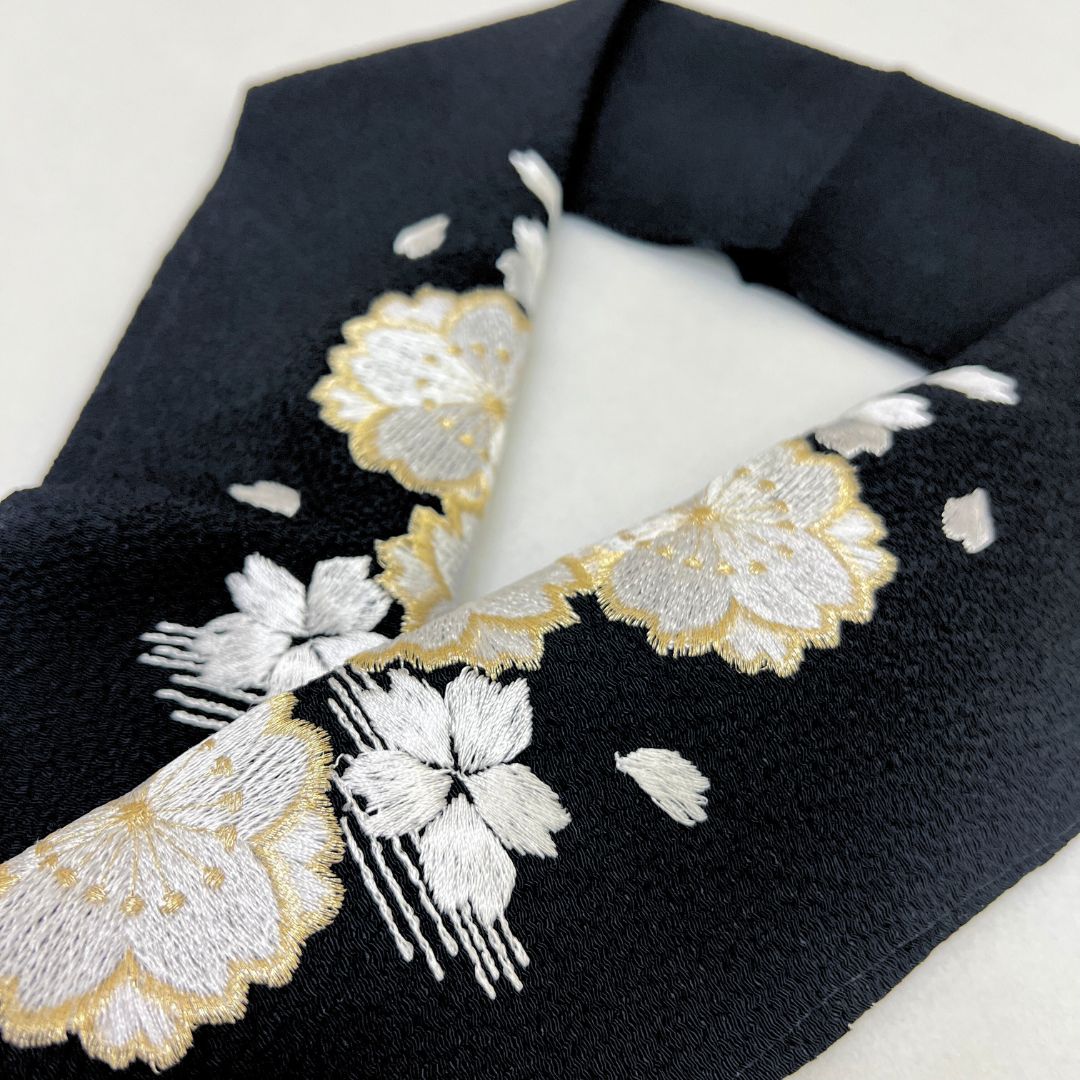 最終価格‼️訪問着 花柄刺繍 黒と白の幾何学模様 楽天市場】仕立て付き 刺繍訪問着 胡蝶蘭 新品 未仕立品 総刺繍