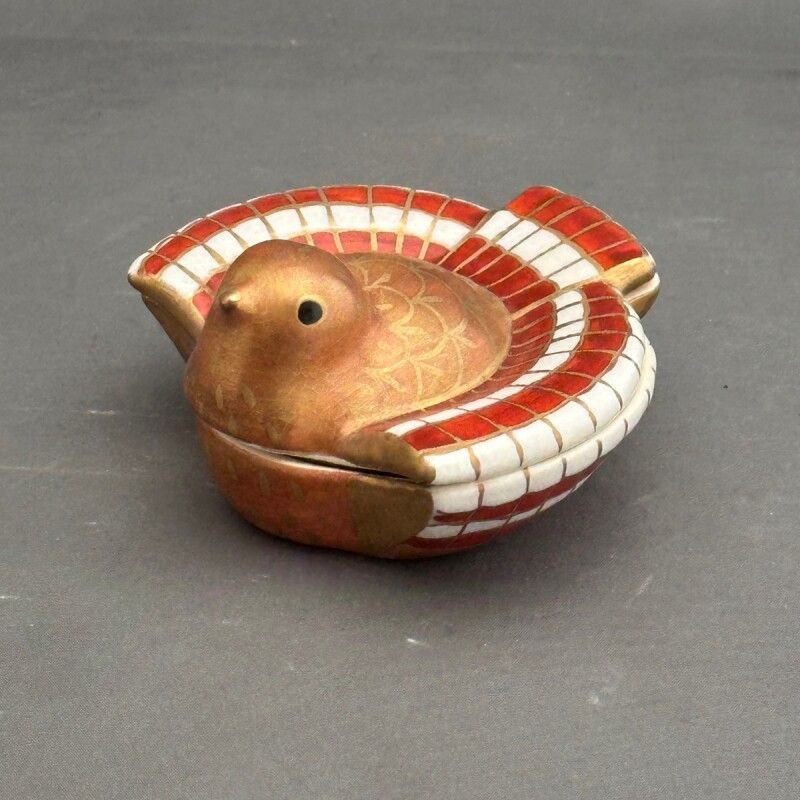 割引 香合唐雀 清乾隆時代 粉彩花卉吉祥鳥文香盒 印泥合子