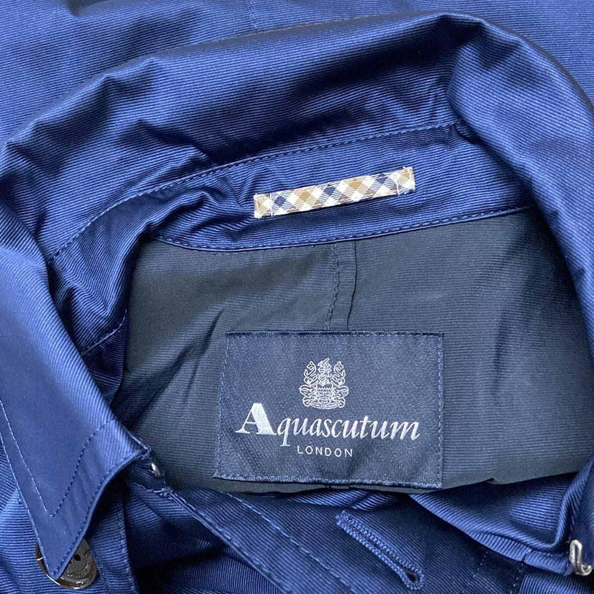 アクアスキュータム トレンチコート