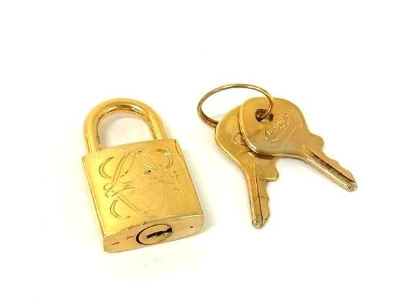 極美品☆LOEWE ロエベ カナデ フラップ 長財　アナグラム 型押し 南京錠 極美品】LOEWE 長財布 レザー アナグラム 型押し ブラック ロゴ