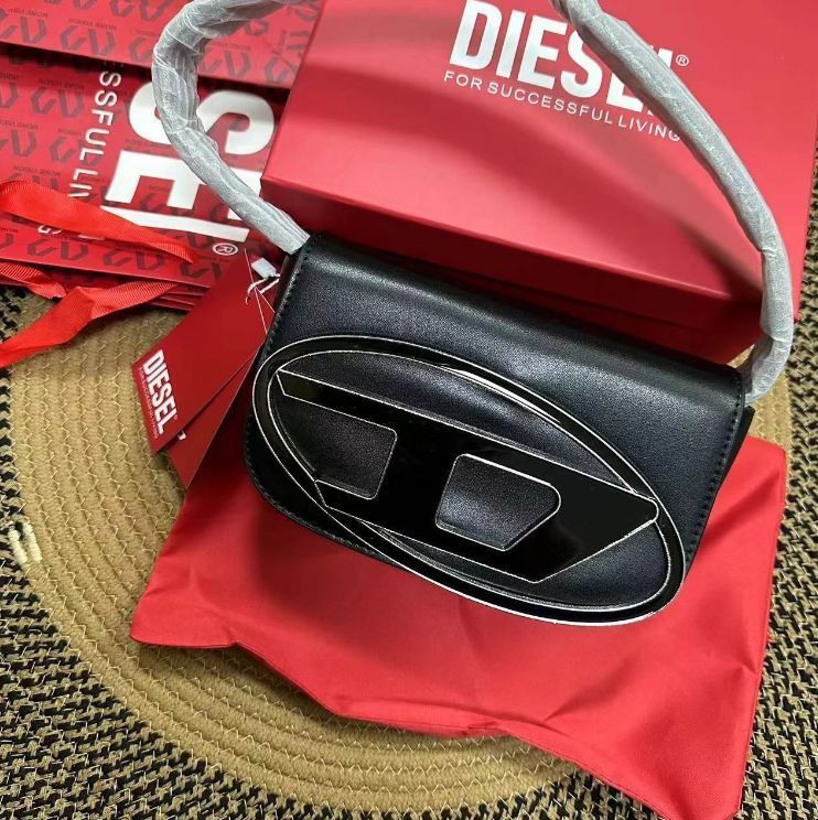 新品未使用 DIESELディーゼル 1DR キャンバス ショルダーバッグ ハンドバッグ ボディバッグ ブラック ディーゼル 1DR ミニショルダーバッグ  ブラック - メルカリ