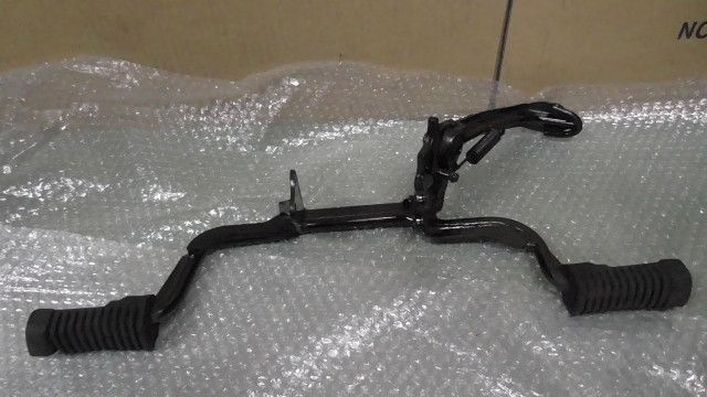 YB-1 FOUR　UA05J-012xxx　の　ステップ　ゴム裂け:#1741143585
