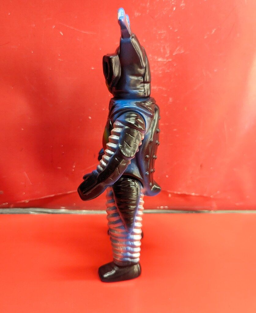 マーミット 怪獣天国 ゼットン青成型黄色銀塗装 - メルカリ