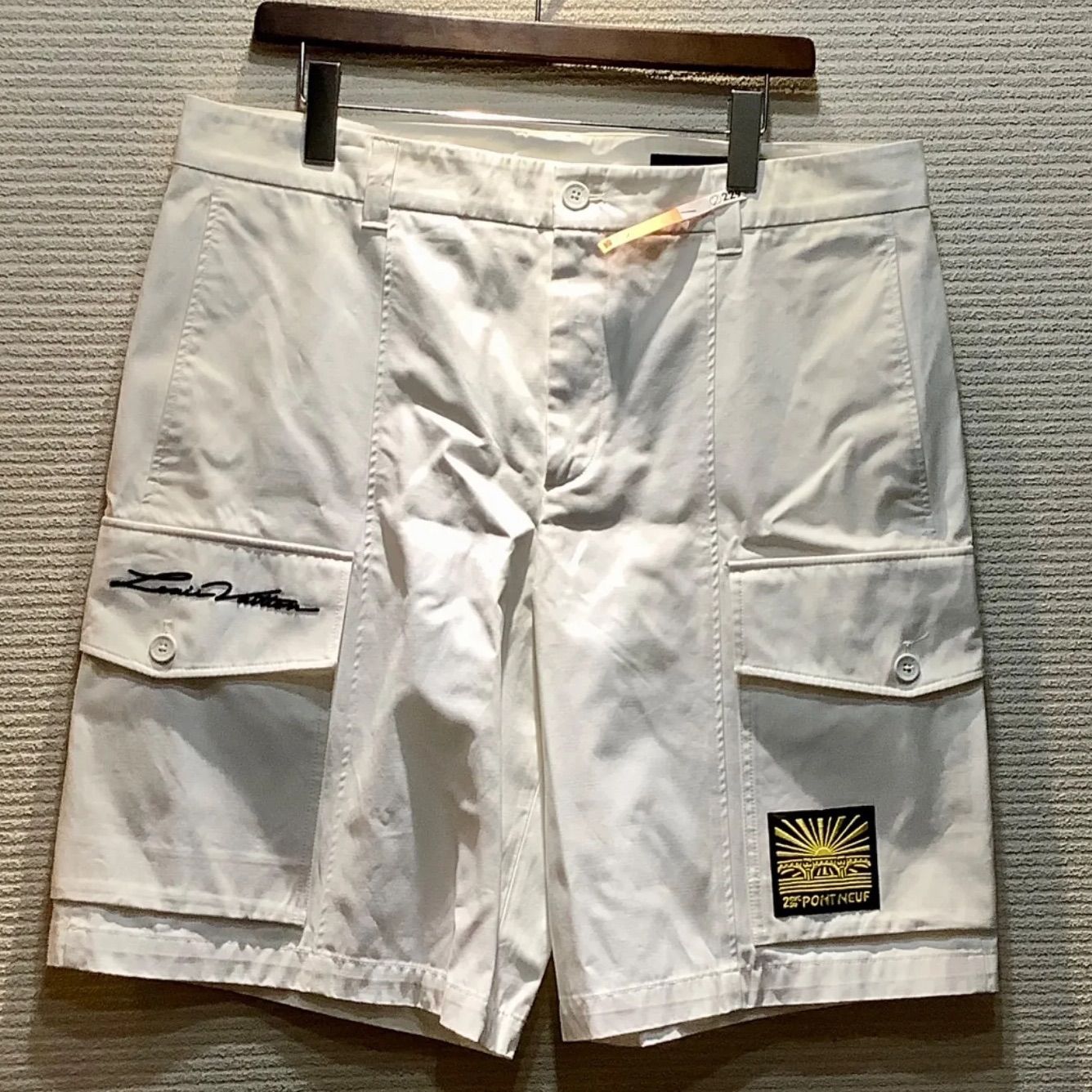 24SS ルイヴィトン LOUISVUITTON エンブロイダードコットンカーゴショーツ カーゴパンツ ハーフパンツ 白 ホワイト 54 HQP79WGTX F422|T95