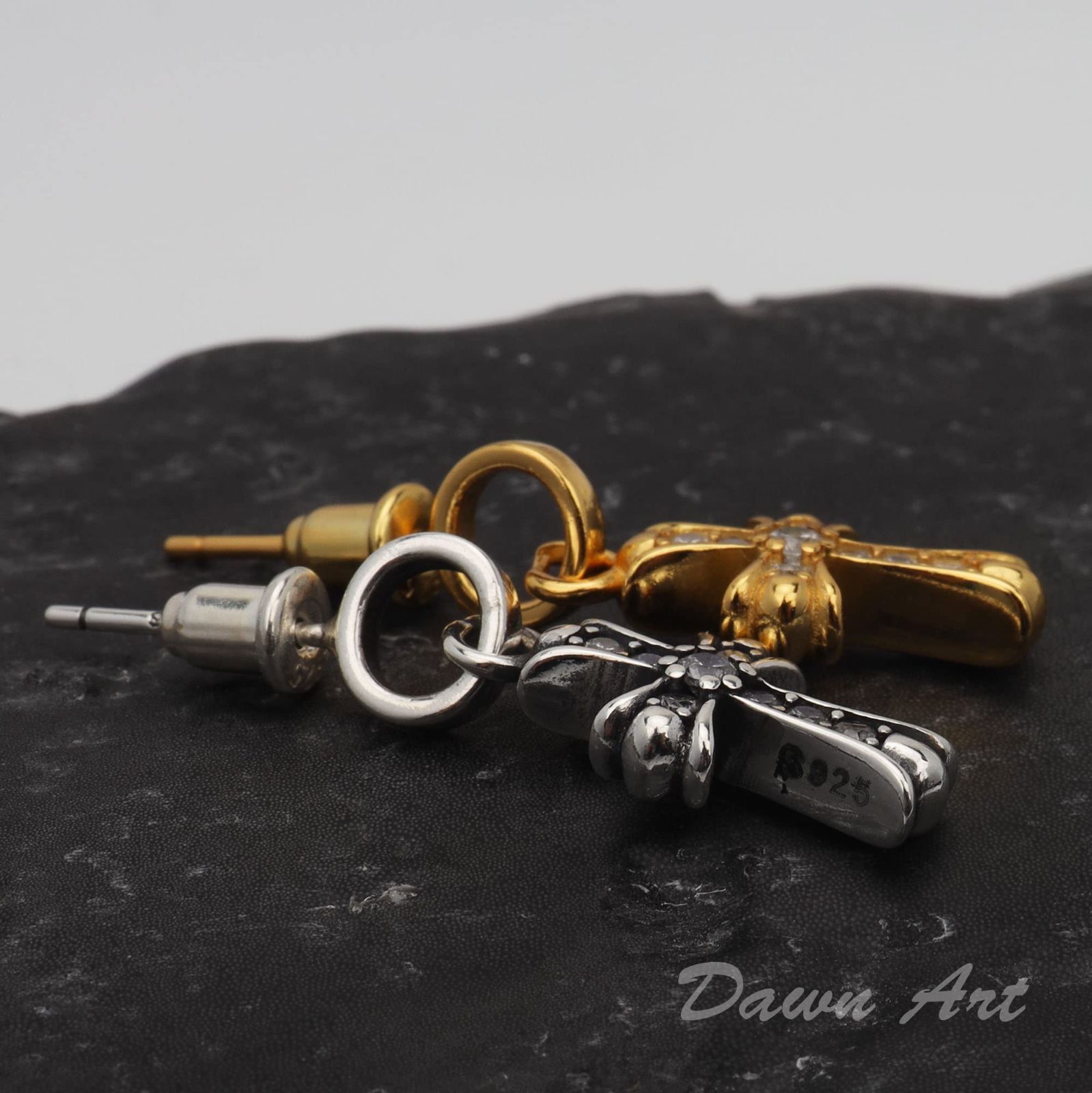 新着商品】ピアス 十字架 ドロップ 金 22k クロスピアス