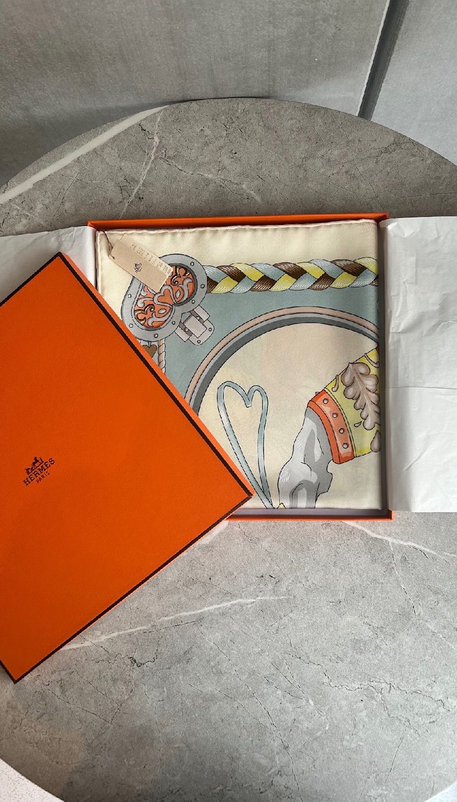 HERMES カレ90|宮廷の馬具