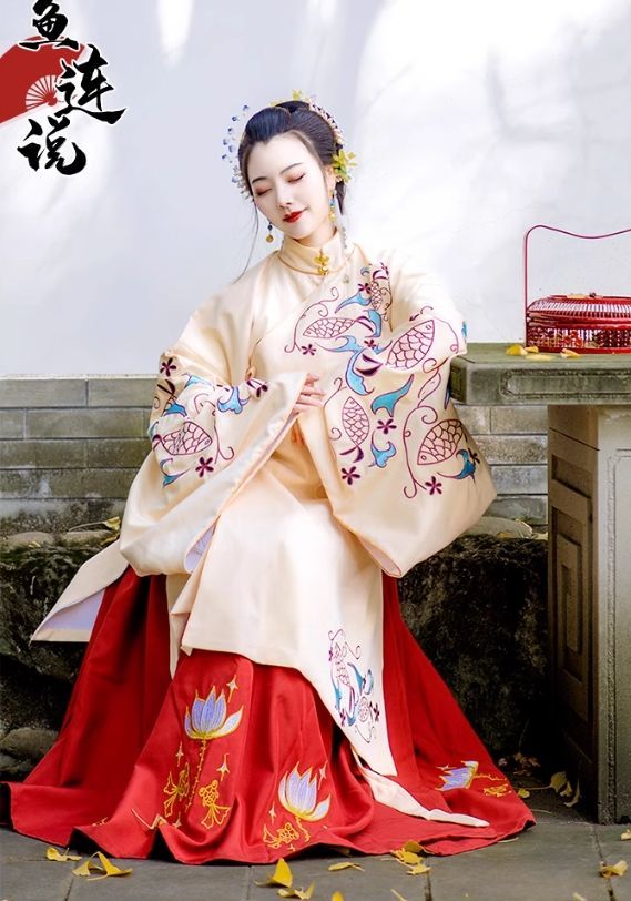 新品未使用】漢服 豪華刺繍デザイン 中国風 魚蓮明制漢服 秋冬用 刺繍