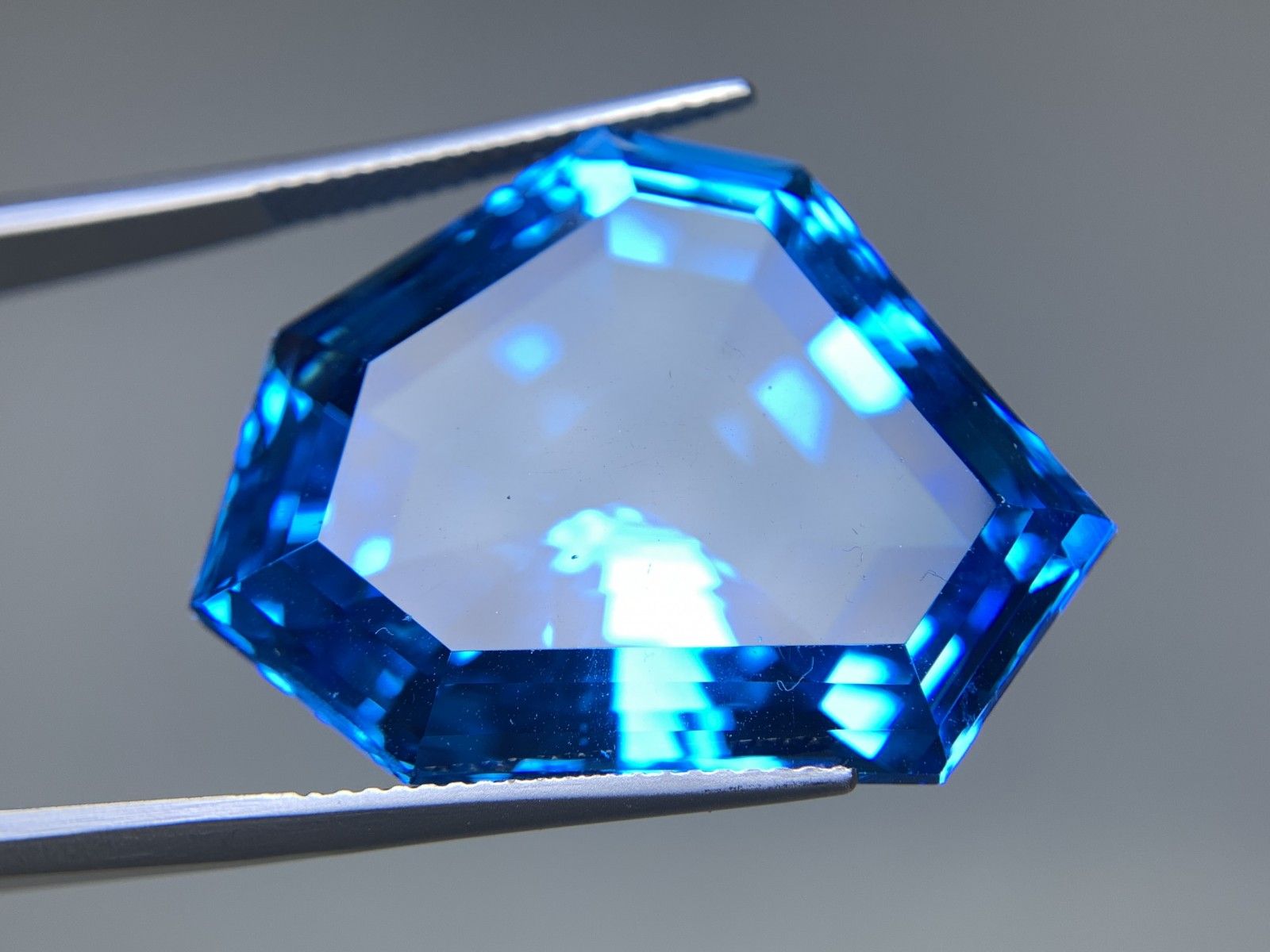 27.6㎜×22.5㎜×14.3㎜ ルース