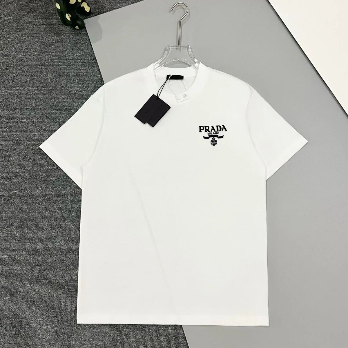 PRADA 刺繍ロゴホワイト Tシャツ男女兼用