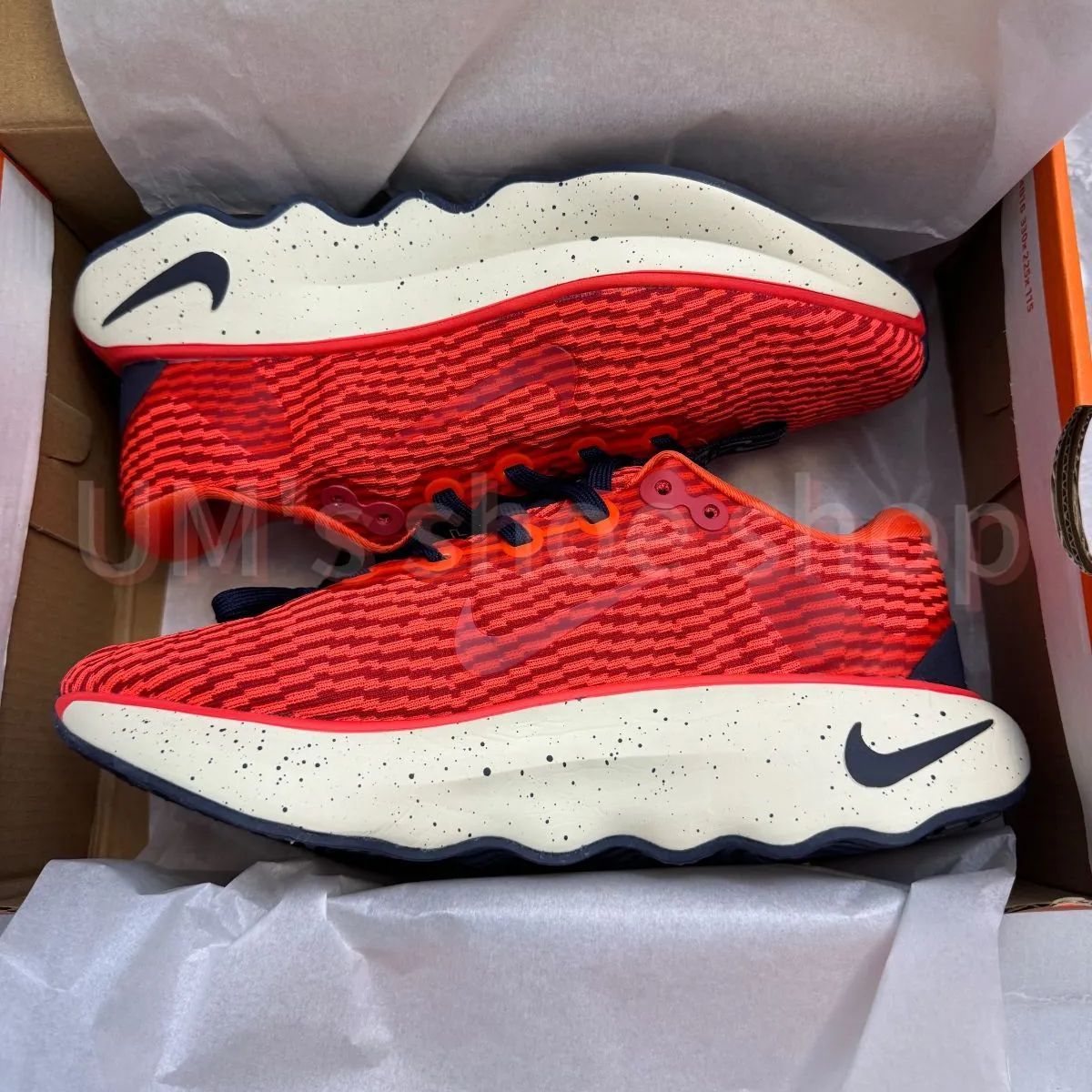 NIKE MOTIVA UNIVERSITY RED/RUGGED ORANGE ナイキ モティバ ユニバーシティレッド/ラッグドオレンジ