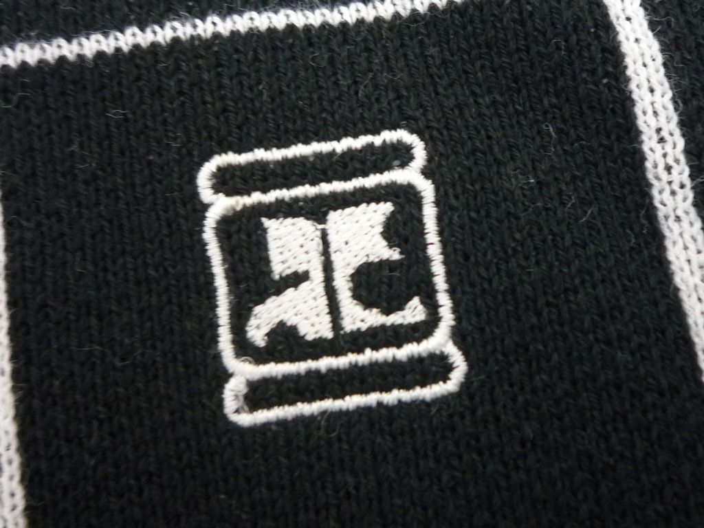 Courrèges クレージュ ベストロゴ刺繍ニットレディース