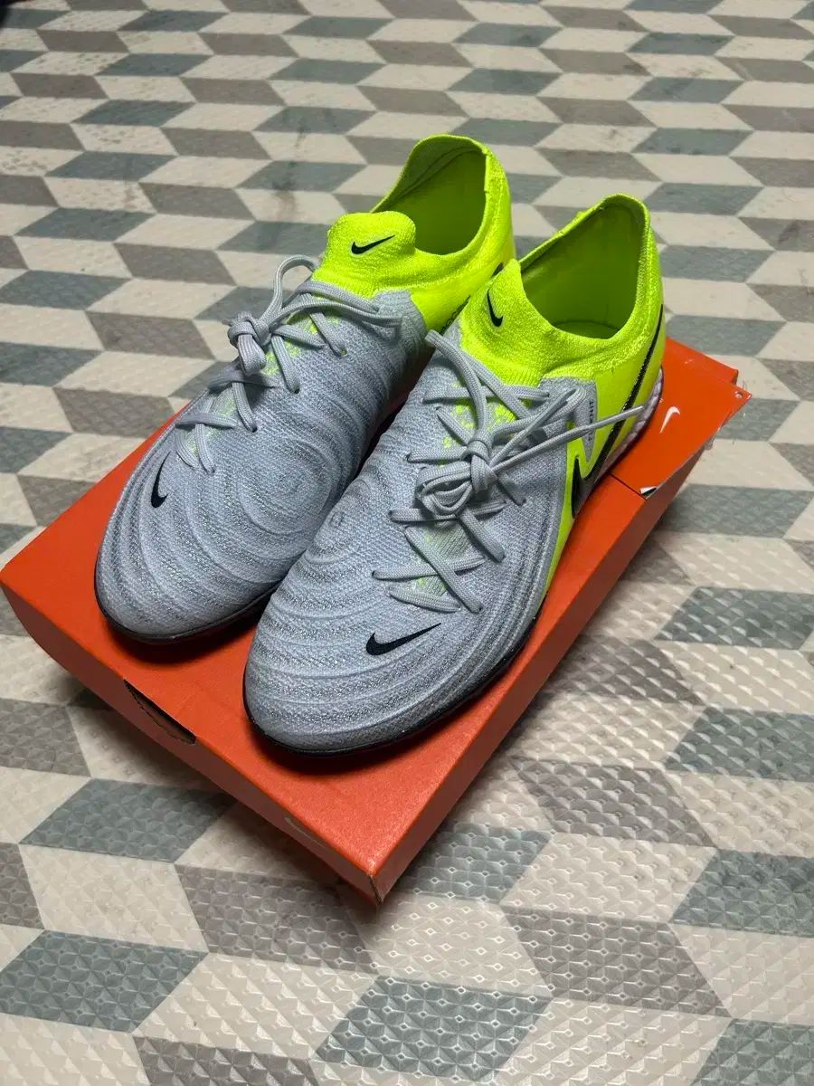 Nike Phantom ターフ用シューズ ライトグリーン Nike Phantom サッカー