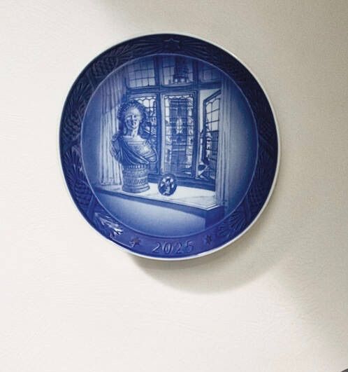 【新品未使用】ロイヤルコペンハーゲン 2025 イヤープレート 箱・栞付き 15％OFF》ロイヤルコペンハーゲンイヤープレート＜2025年版