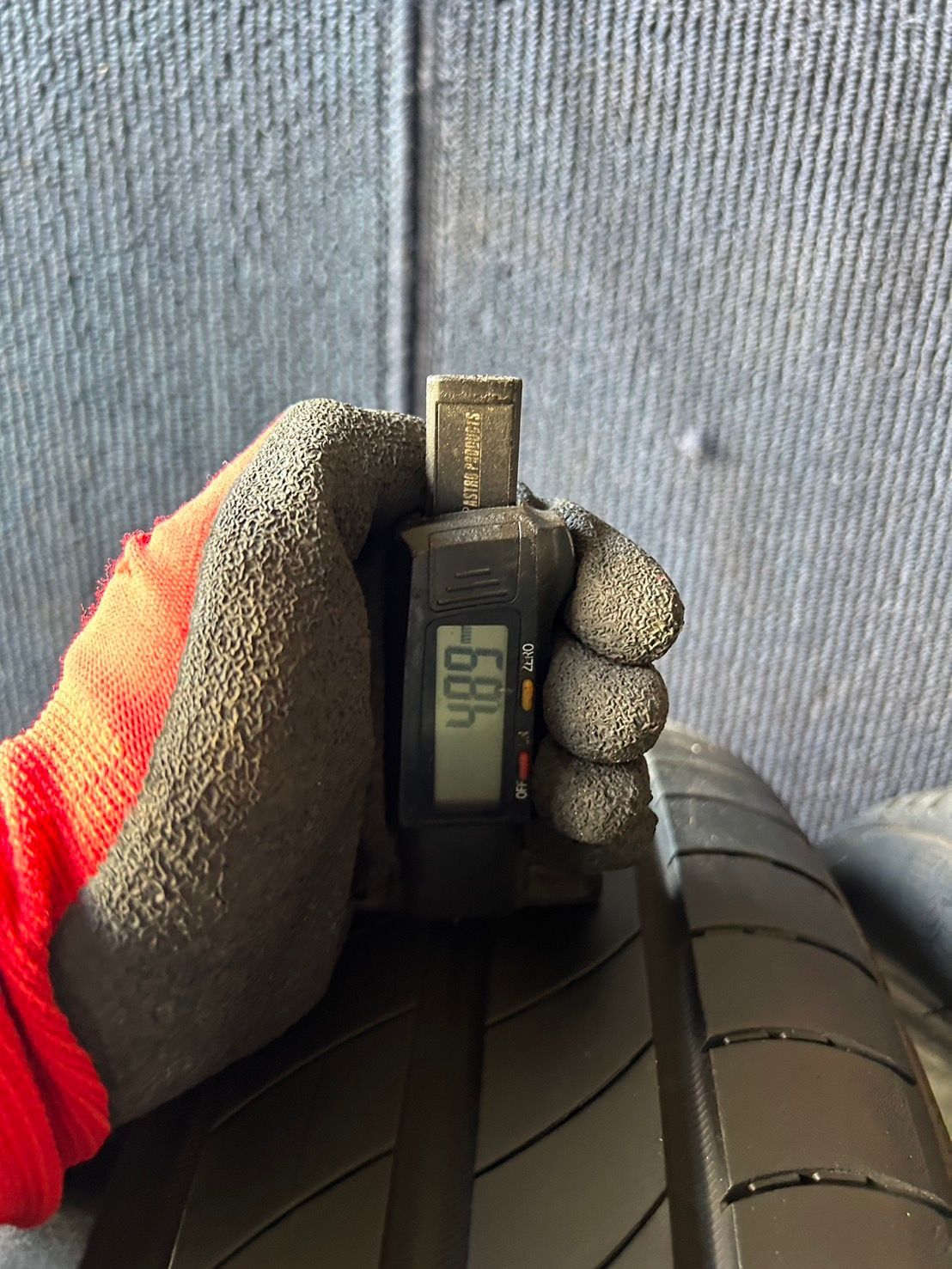 245|40R18