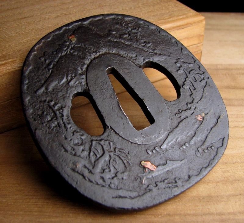 鉄鍔、鉄地に山水図、若芝 山水図鍔 若芝 Jakushi Tsuba - 鐔鑑賞記 by Zenzai