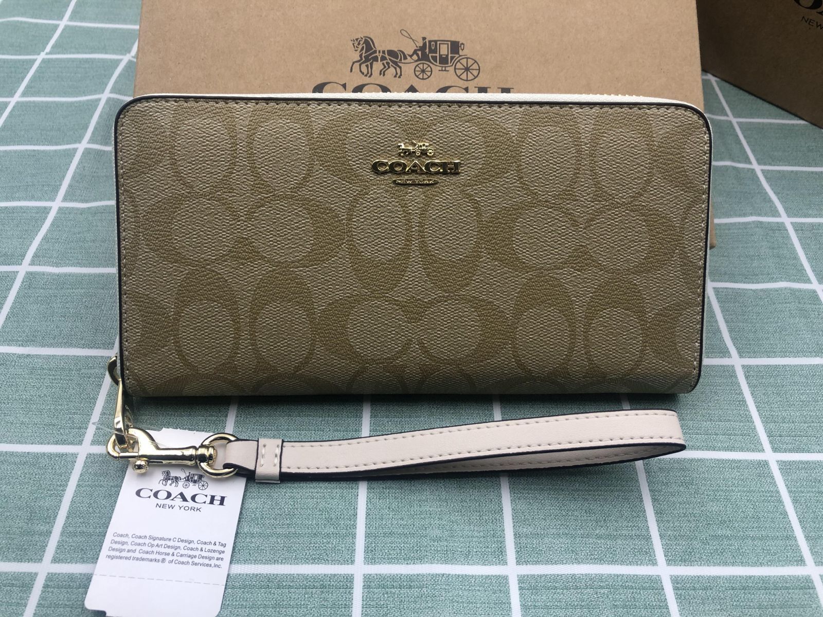 COACH コーチ財布 長財布 クーポン配布 ギフト レディース  アラウンド ブランド 新品 未使用 ロゴ シグネチャー プレゼント レザー  贈り物 ウォレット ナチュラル CC337