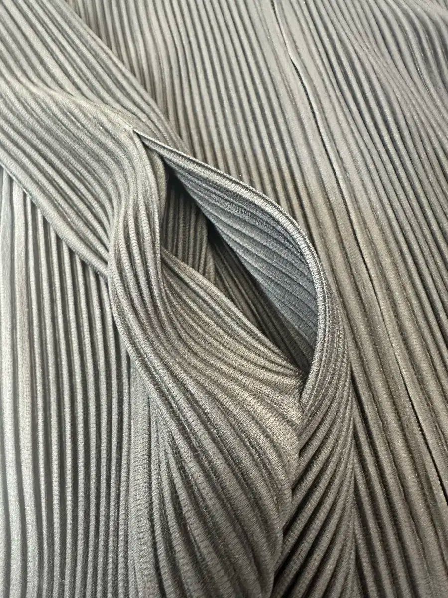 ジップアップ カーディガンです