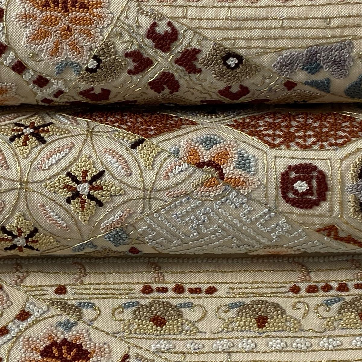 正絹　ポイント柄　相良刺繍袋帯　上品なベージュ系　華文 正絹 ポイント柄 相良刺繍袋帯 上品なベージュ系 華文