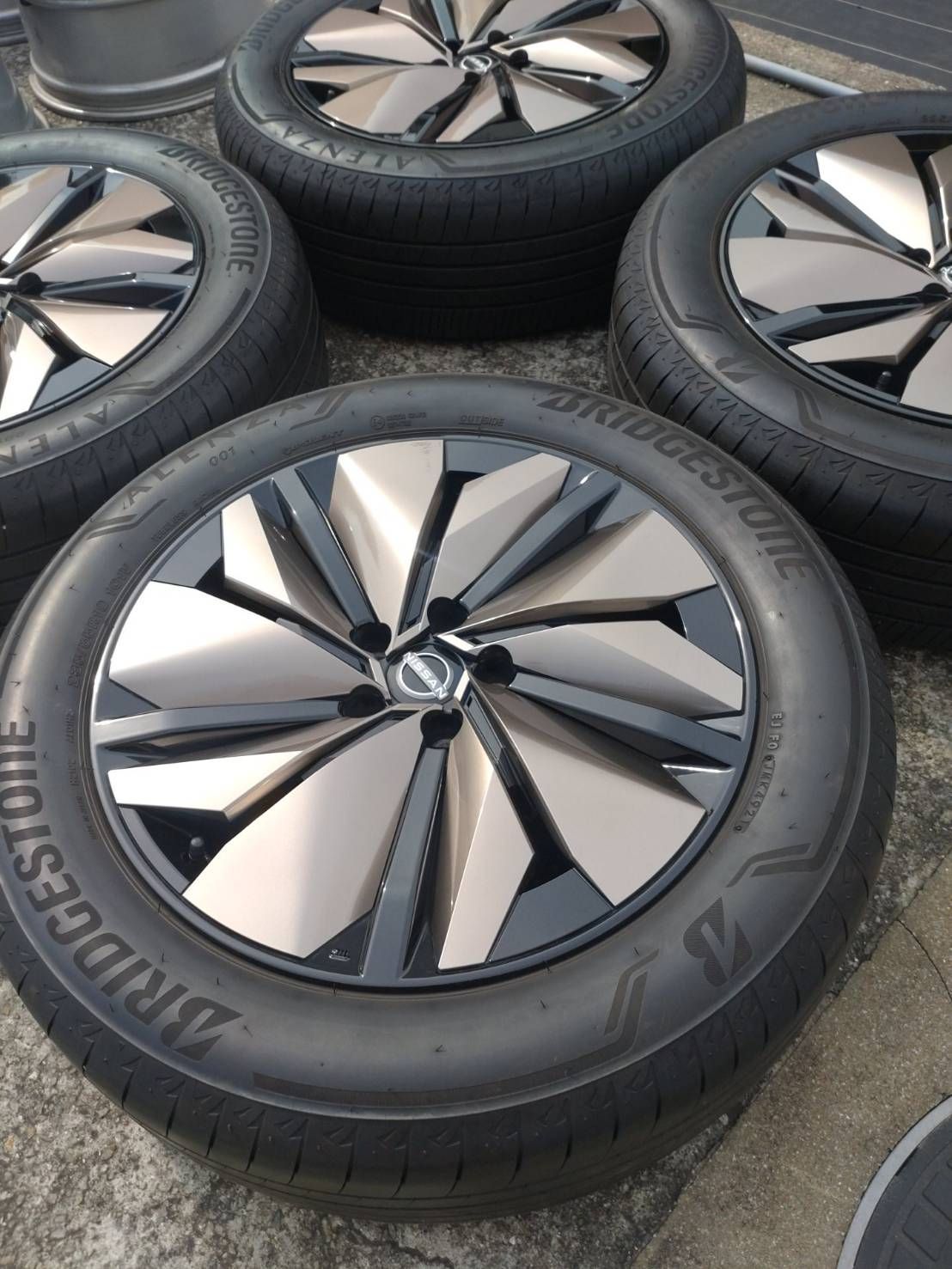 美品♪ 日産 アリア ARIYA FE0 純正 ホイール 19×7.5J+40 114.3-5H+BRIDGSTON ALENZA 235/55R19  4本セット - メルカリ