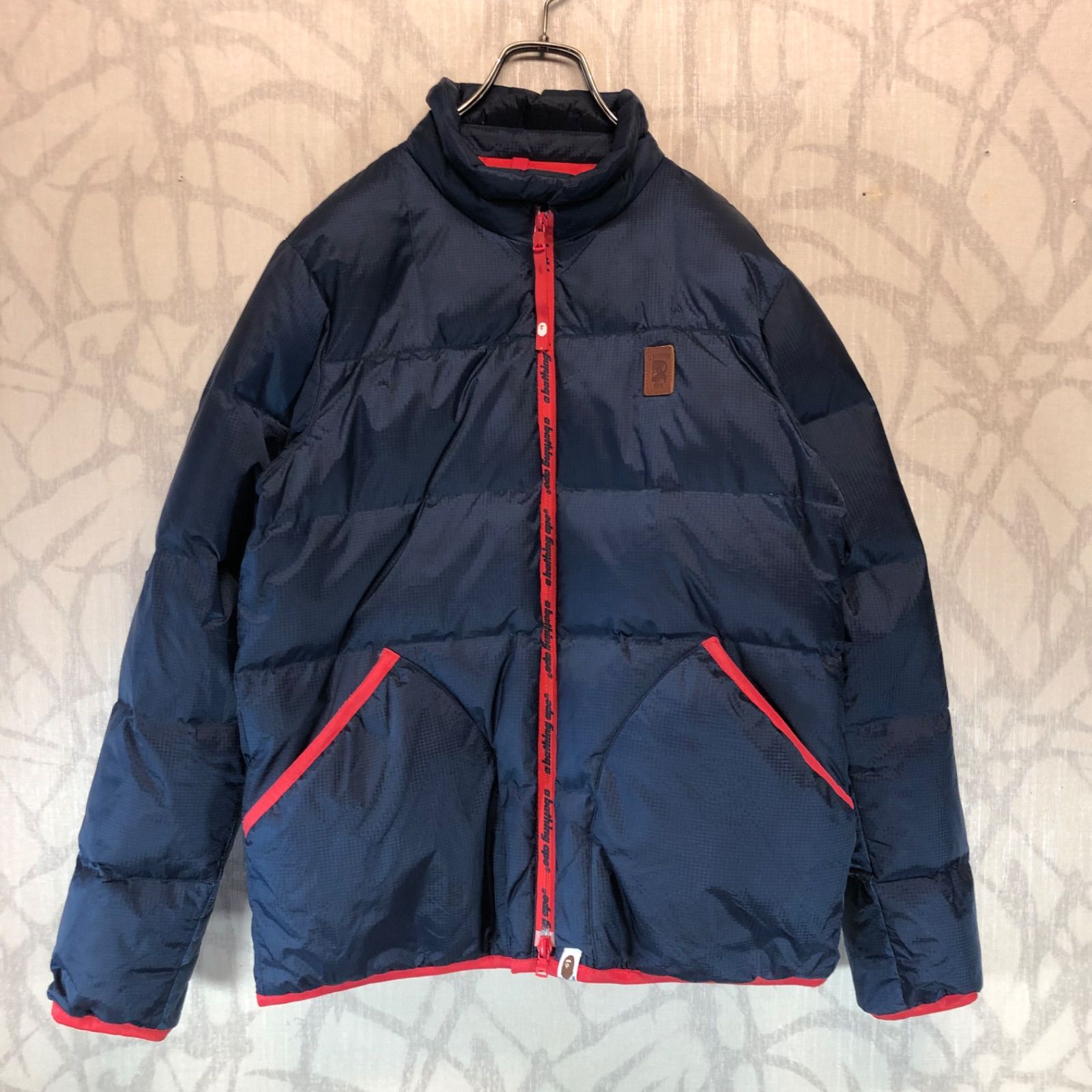 A BATHING APE アベイシングエイプ ダウンジャケット レザーロゴ 