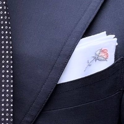 別注サイズモデル MUNGAI ムンガイ ポケットチーフ ホワイト バラのつぼみ ハンドメイド 刺繍 リネン イタリア製