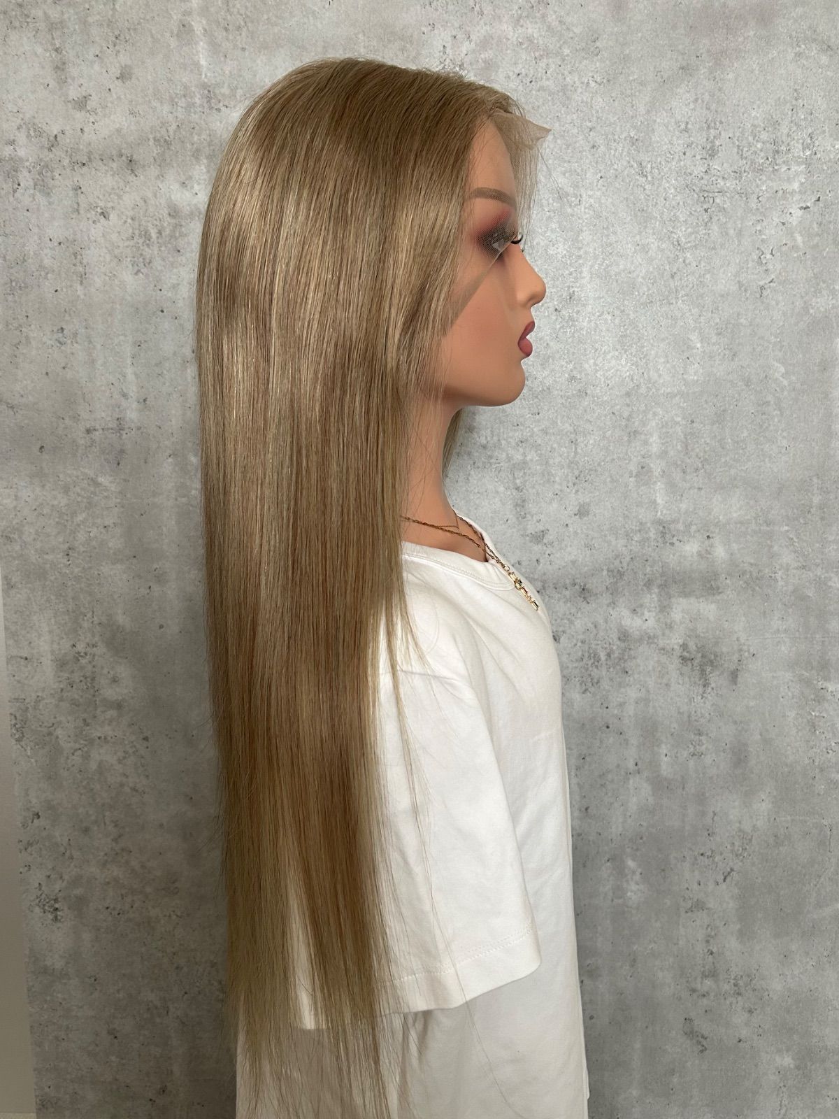 アッシュブロンド｜自然なもみあげ