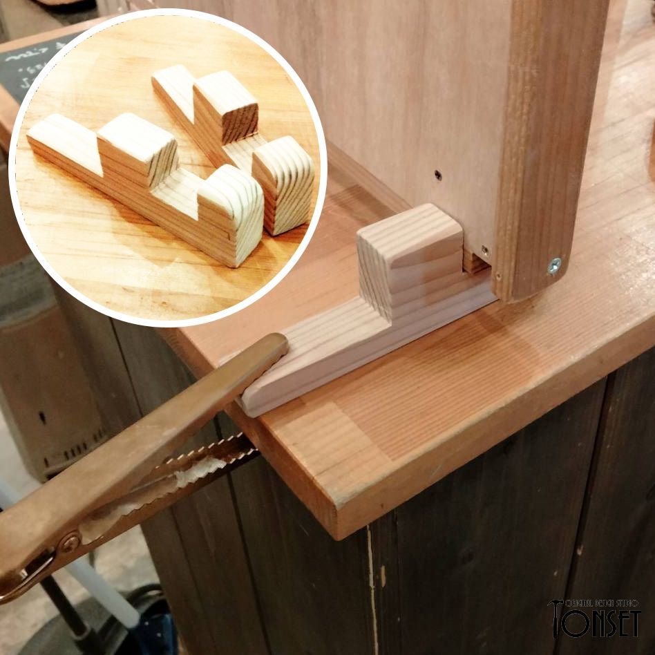 4面鏡モチーフ折り畳み什器 ナチュラルcol.