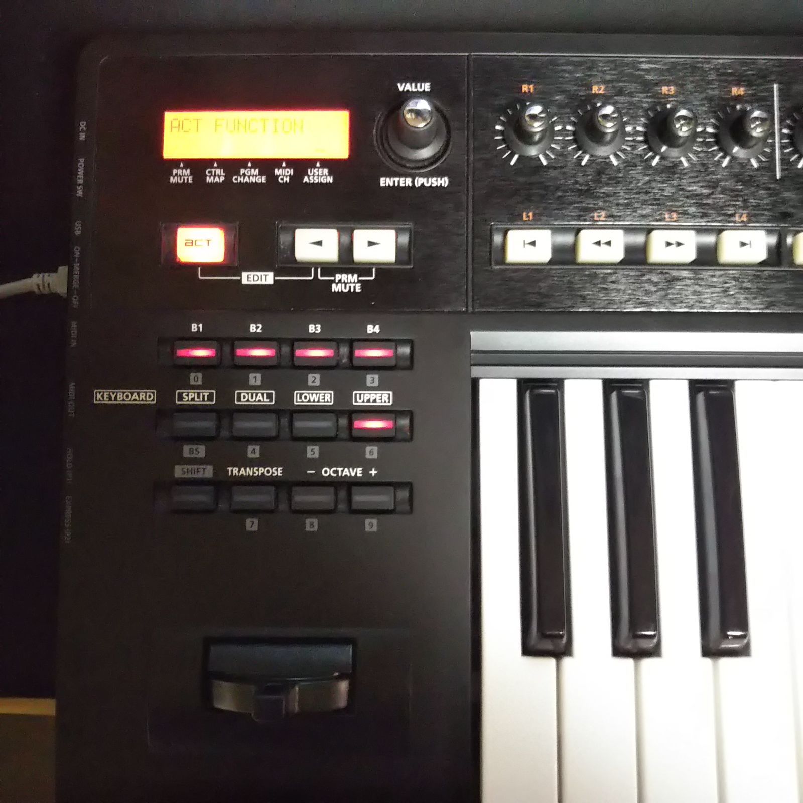 Roland MIDI KEYBOARD CONTROLLER A-300PRO USB MIDI標準