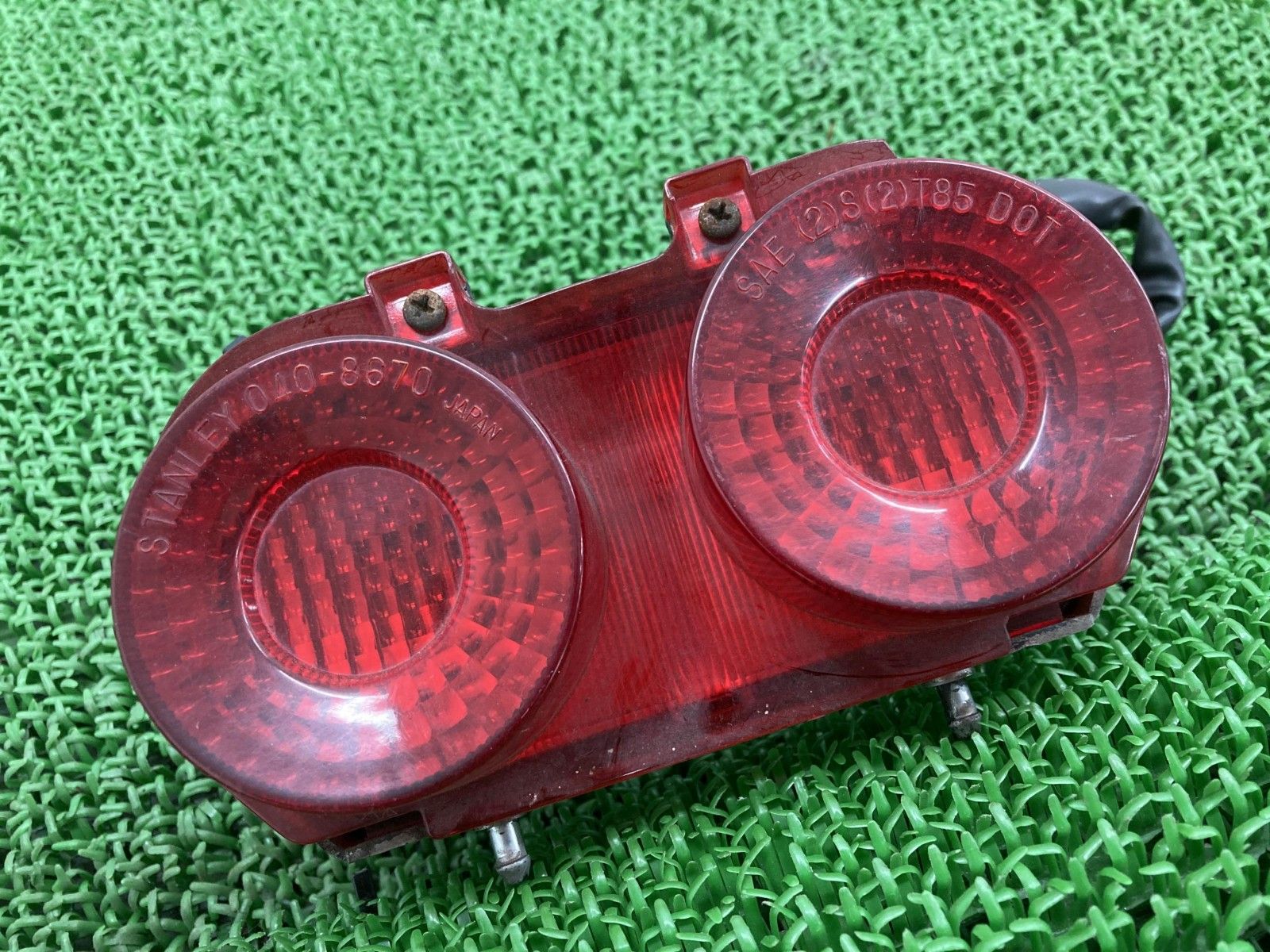 V45マグナ テールランプ 040-8670 ホンダ 純正 バイク 部品 RC28 MAGNA750 修復素材に 品薄 希少品 車検 Genuine 【中古】 27