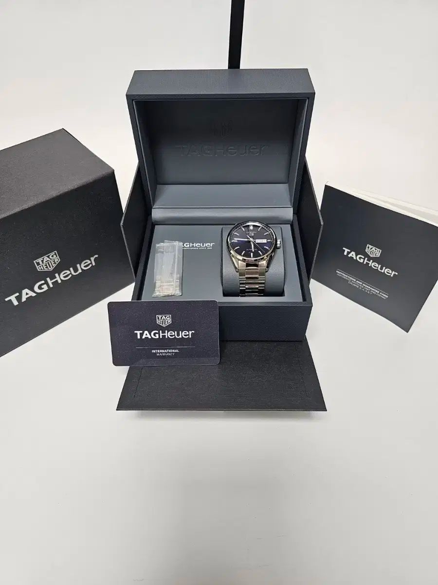 TAG Heuer タグホイヤー カレラ デイデイト 新モデル 41mm 青文字盤 キャリバー 5 オートマティック 時計