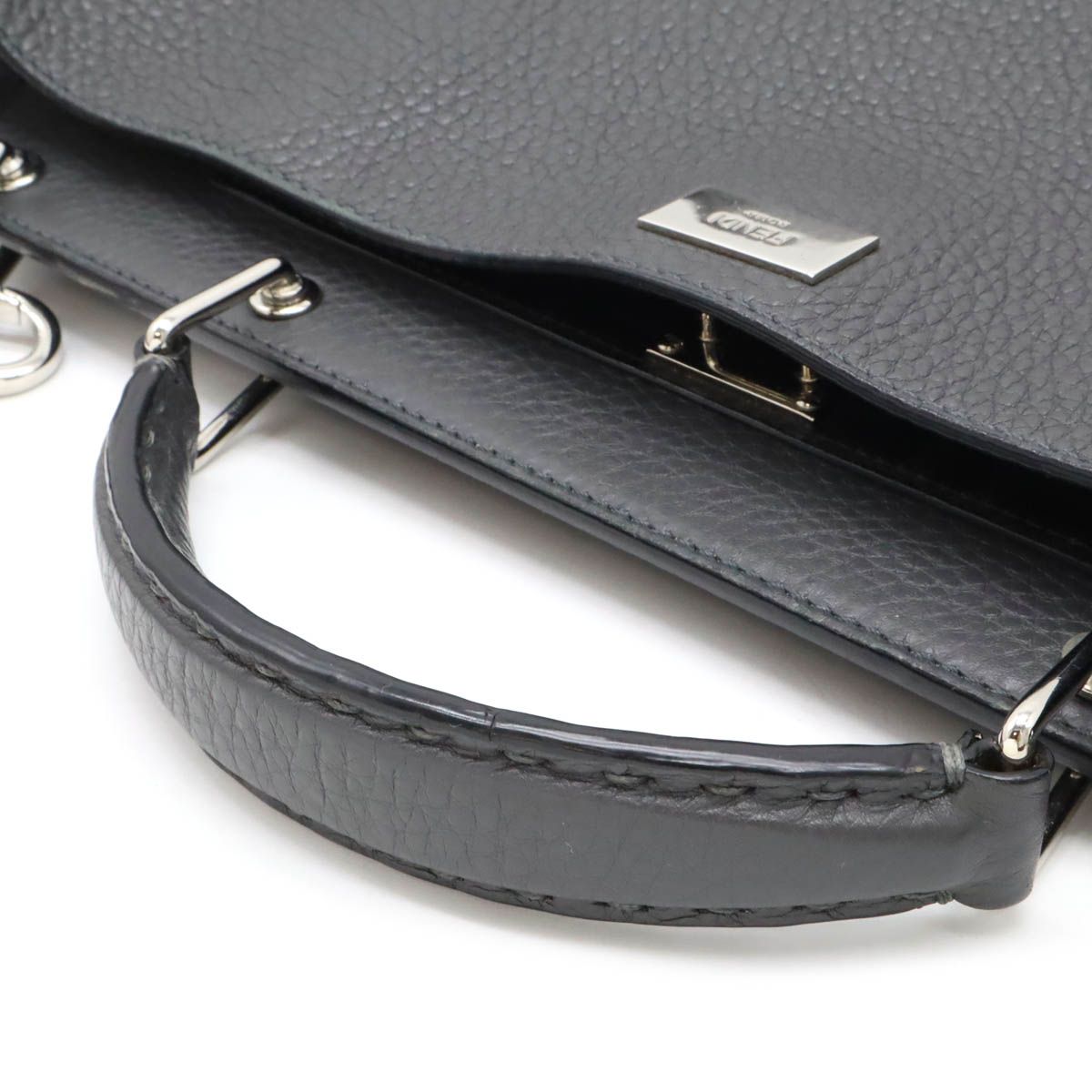 FENDI フェンディ ピーカブー アイコニック エッセンシャル セレリア 