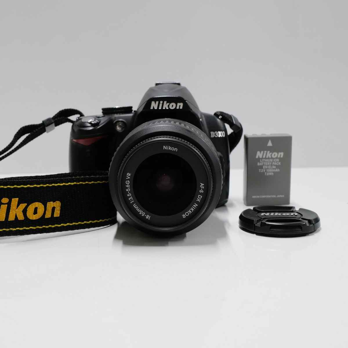 Nikon D3000 ＋ AF-S DX NIKKOR 18-55mm f/3.5-5.6G VR USED超美品 