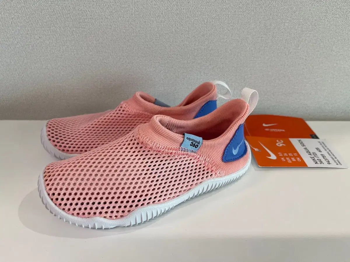 新作，品質保証 NIKE(ナイキ) キッズ アクアサック 360 ピンク 子供用の靴 150 サイズ その他