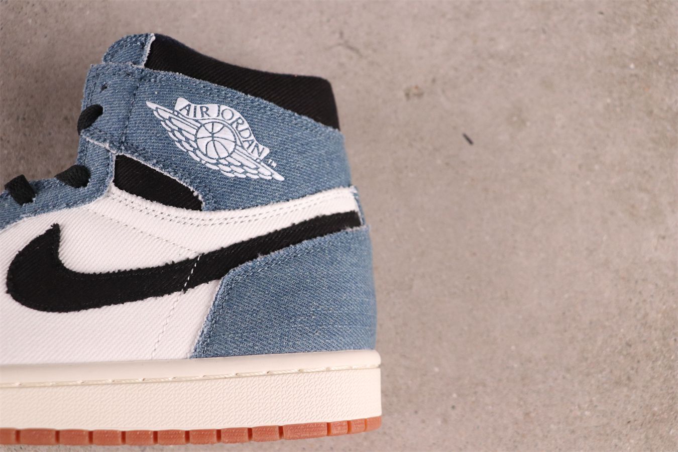 未使用品　ナイキ　エアジョーダン1 レトロ ハイ OG デニム　0475 NIKE ナイキ AIR JORDAN 1 エア ジョーダン レトロ ハイ