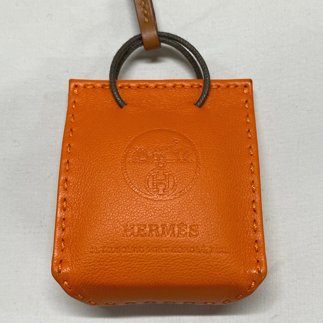 新品未開封】AirTag Hermes Bag Charm Orange-