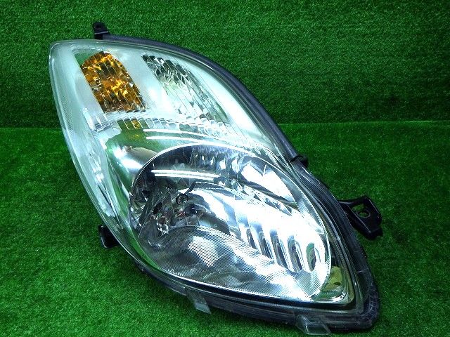 トヨタ　90系　ヴィッツ　後期　右ヘッドライト　HID　52-183　A0　240615017