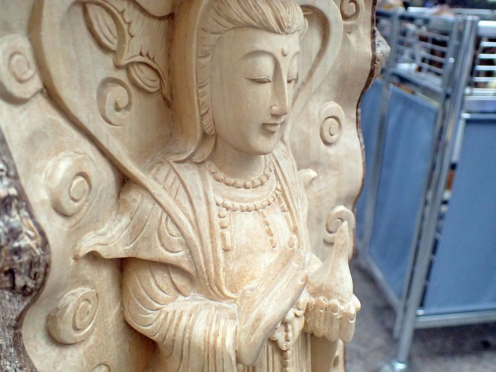 【仏像】観世音菩薩＿木彫り(2,382g) - メルカリShops