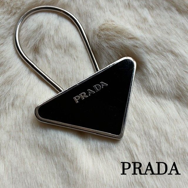 美品✨PRADA プラダ　キーリング　キーホルダー　シルバー　ロゴプレート 楽天市場】【未使用品】PRADA プラダ ロゴ プレート