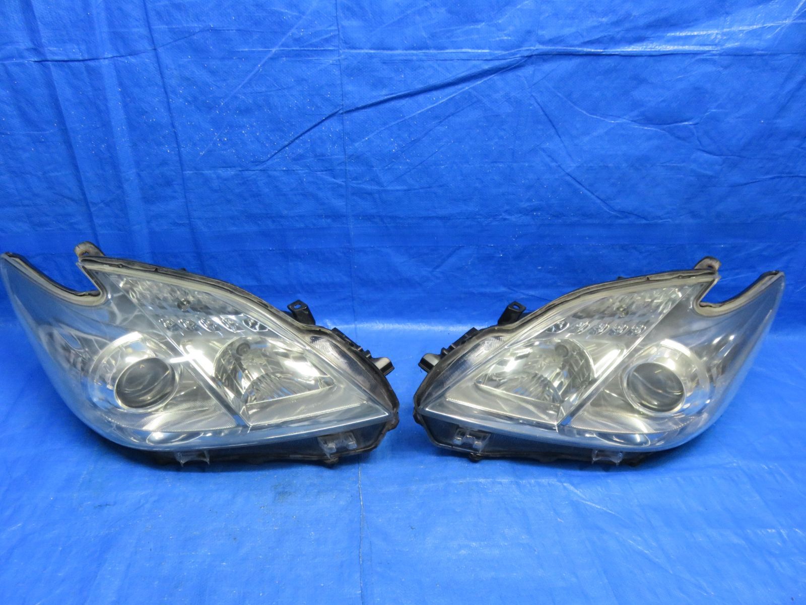 ZVW30 プリウス 前期 純正 ハロゲン ヘッドライト 左右セット ZVW30 プリウス 前期 純正 ハロゲン ヘッドライト 左右セット