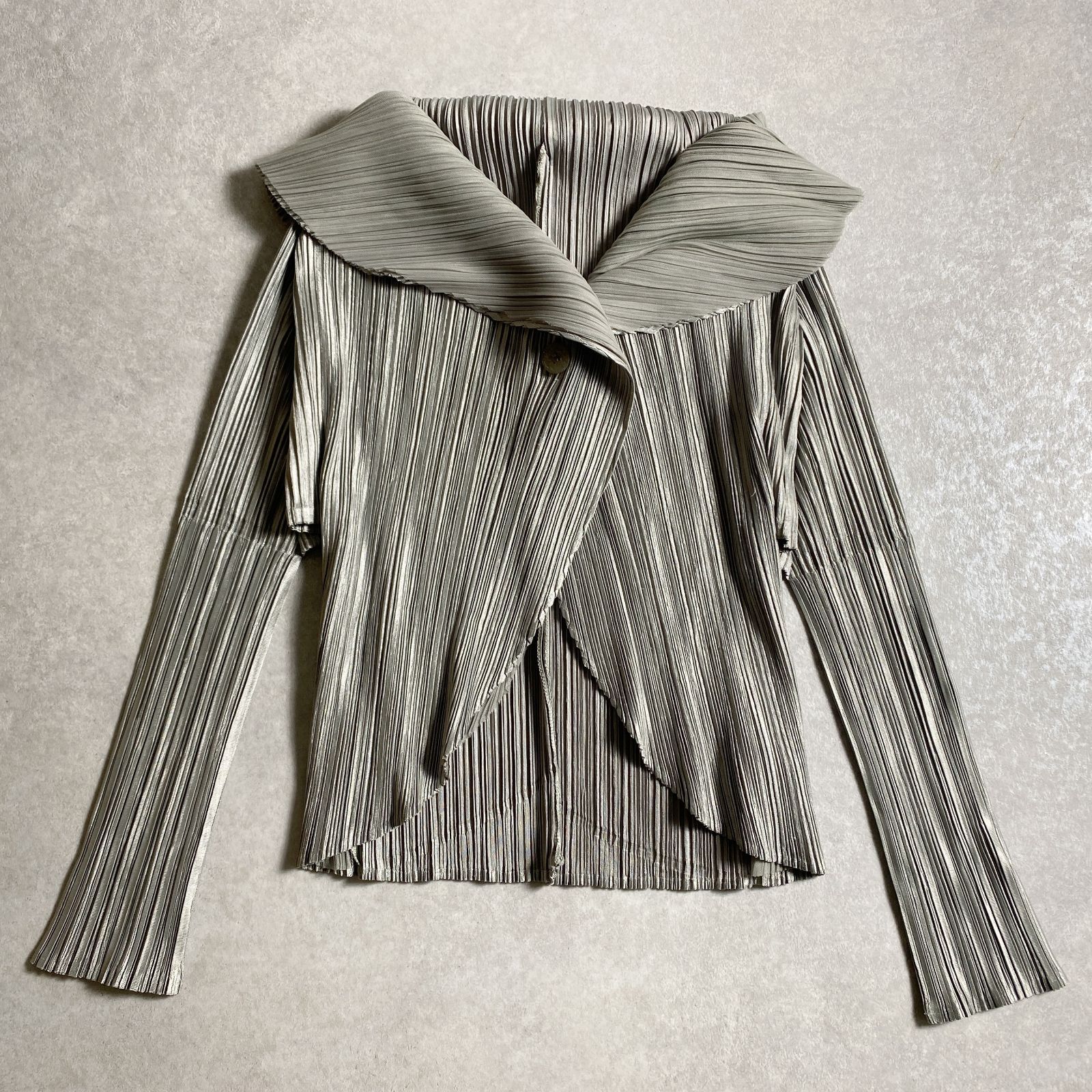 PLEATS PLEASE! グレー カーディガン サイズ3　イッセイミヤケ PLEATS PLEASE ISSEY MIYAKE カーディガン グレー 3